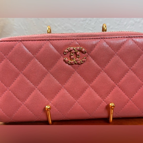 CHANEL 19 Zip Around Wallet in Blush Apricot Pink Matelasse Lambskin Authentic - Picture 2 of 12